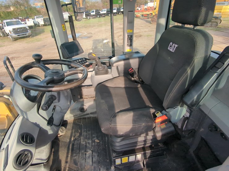 2019-caterpillar-938m-image-13