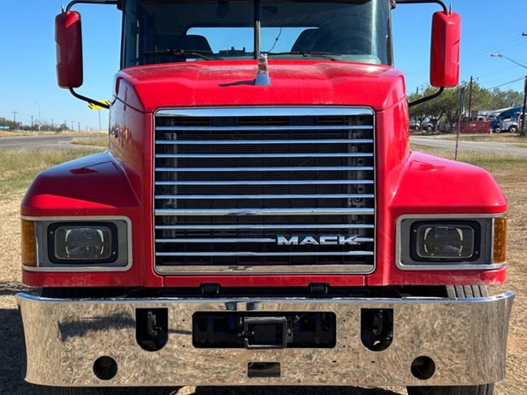 2020-mack-pinnacle-64t-image-2