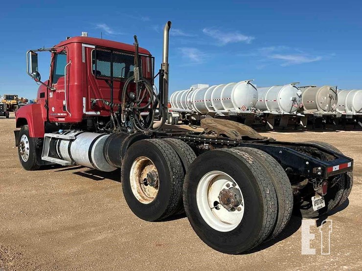 2013-mack-pinnacle-chu613-image-5