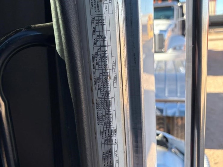 2017-peterbilt-367-image-8