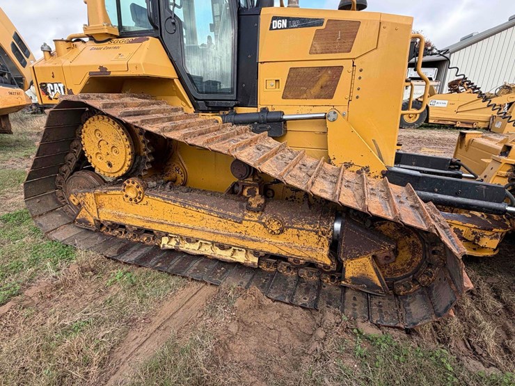 2017-caterpillar-d6n-lgp-image-14