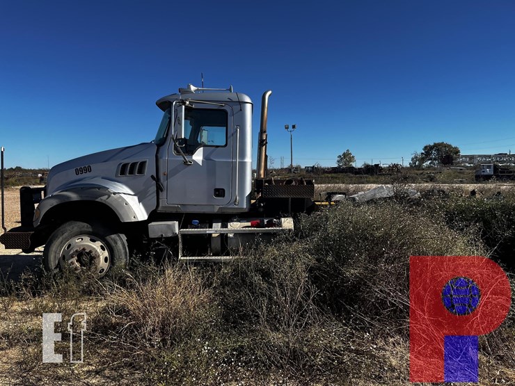 2012-mack-granite-gu713-image-9