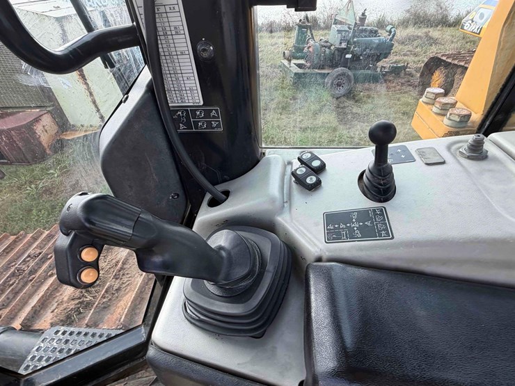 2017-caterpillar-d6n-lgp-image-22