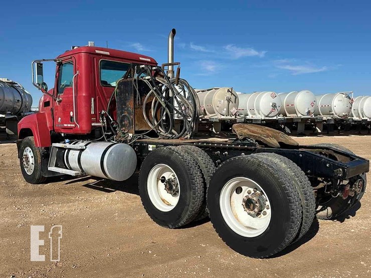 2012-mack-pinnacle-chu613-image-5