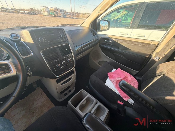 2014-dodge-grand-caravan-image-19