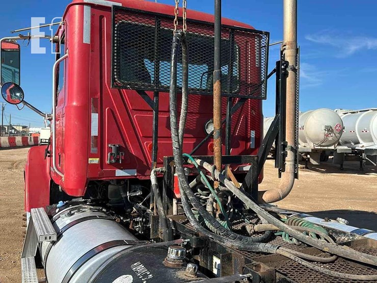 2012-mack-pinnacle-chu613-image-7