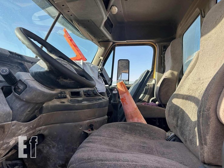 2013-freightliner-cascadia-125-image-8