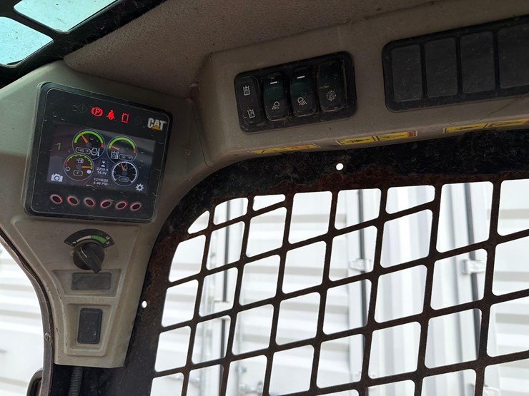 2021-caterpillar-259d3-image-22