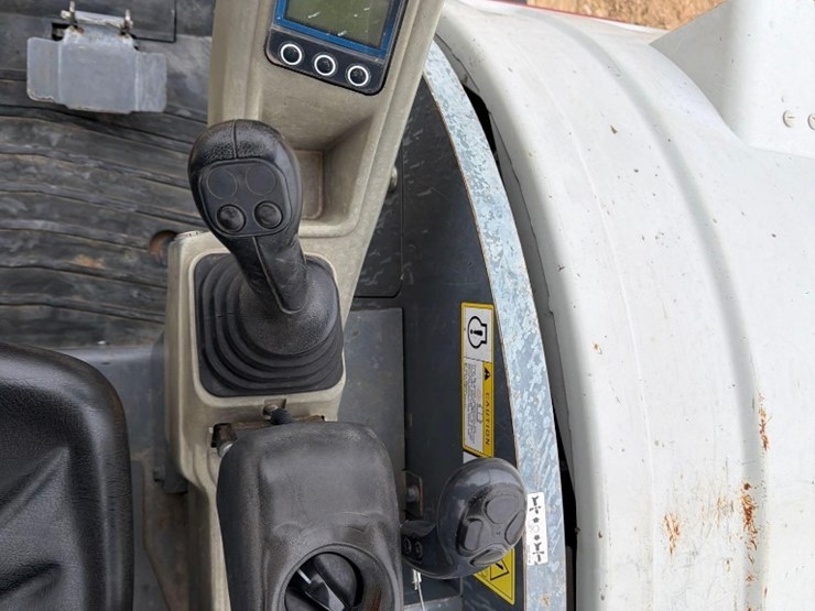 takeuchi-tb240-image-19