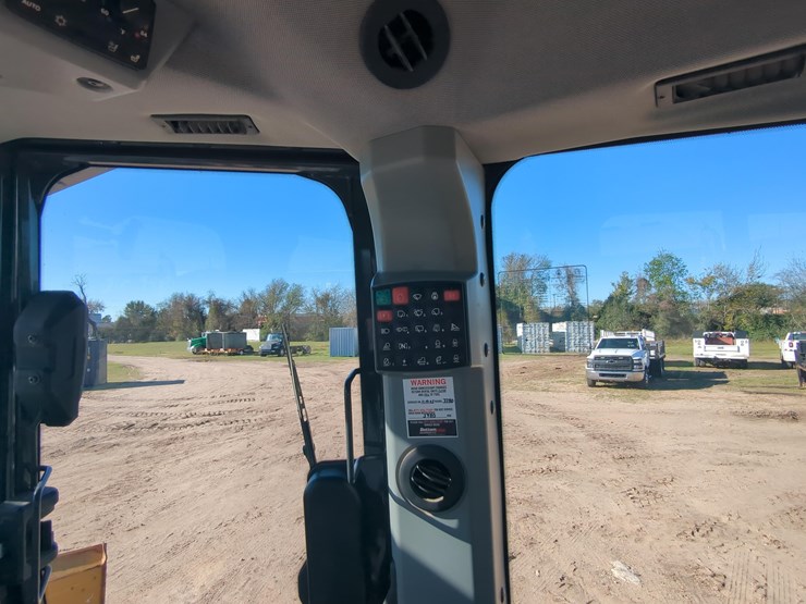 2022-deere-750l-lgp-image-18