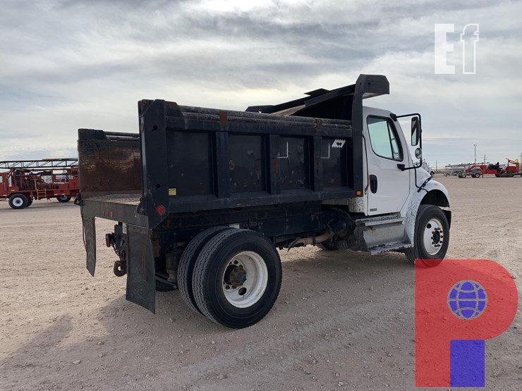 2011-freightliner-m2-106-image-4