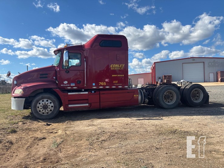 2016-mack-pinnacle-cxu613-image-2