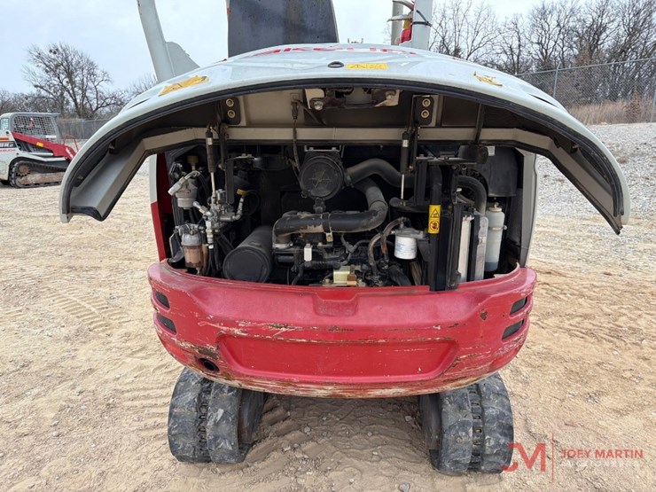 takeuchi-tb230-image-16