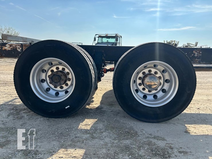 2009-peterbilt-340-image-11