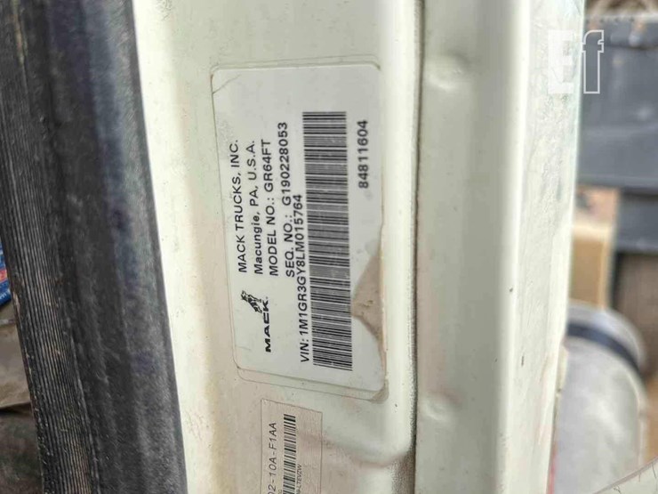 2020-mack-granite-64ft-image-17