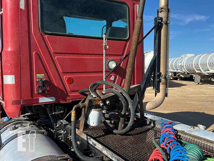 2012-mack-pinnacle-chu613-image-8