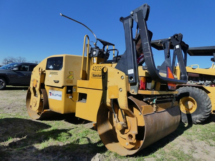 2011-caterpillar-cb34-image-4
