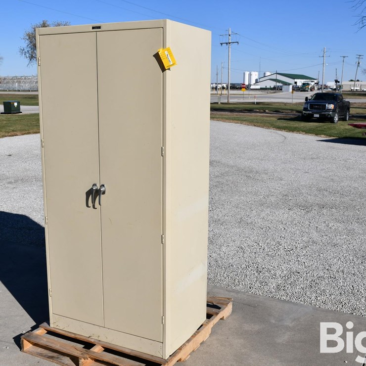 Tennsco Metal Cabinet