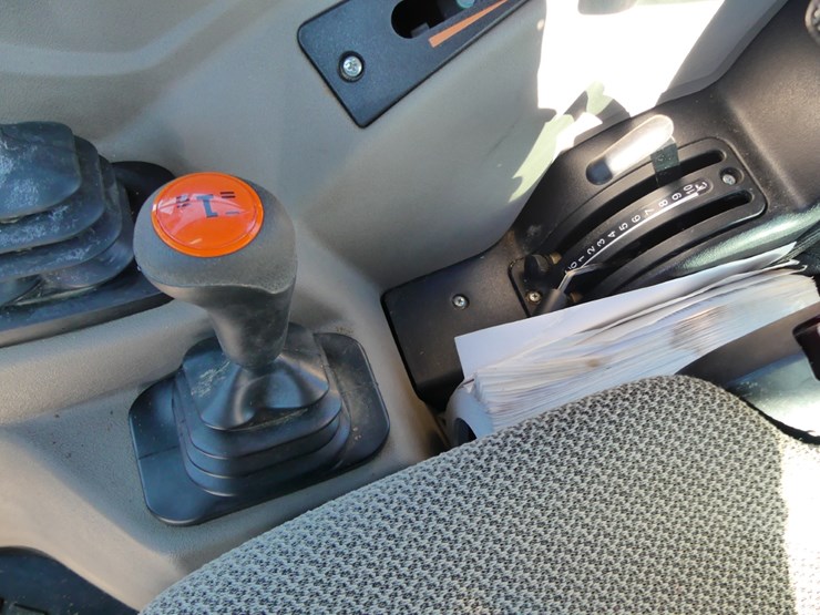 2024-case-ih-farmall-75a-image-16