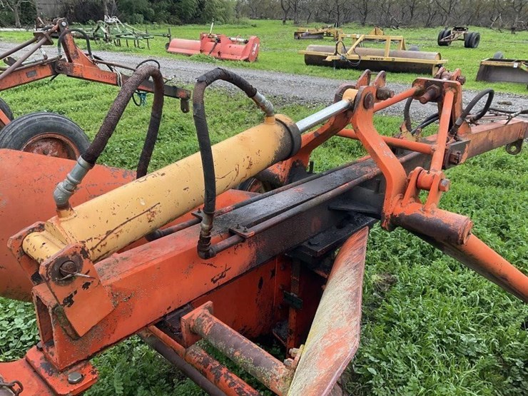 (offsite)-yonkers-johnson-300a-pull-v-ditcher-image-6