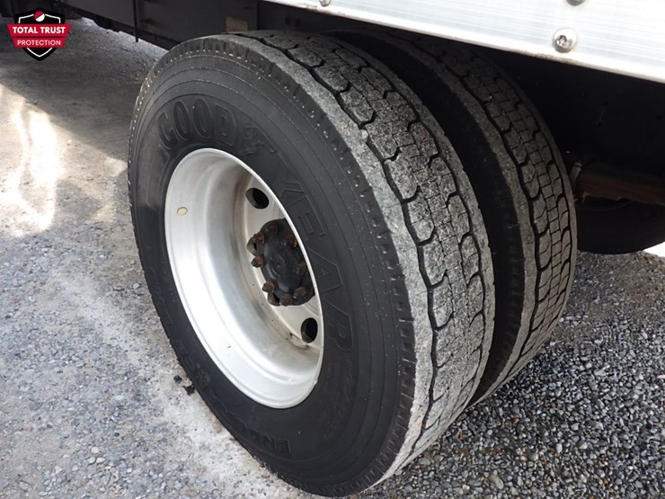 2020-hino-268a-image-10