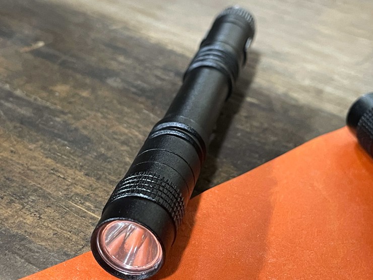 #2022-•-(4)-led-mechanic's-flashlights-(pr11)-image-2