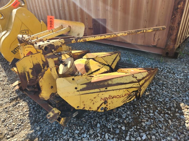 new-holland-824-image-3