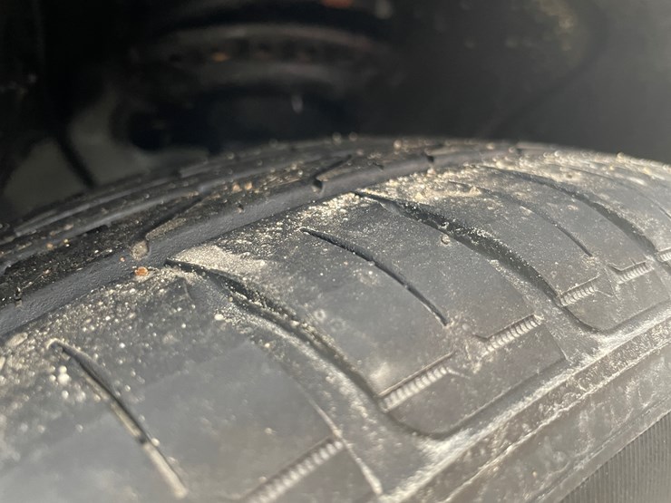 #1048-•-2015-hyundai-elantra-sedan-(has-wi-title)-image-32