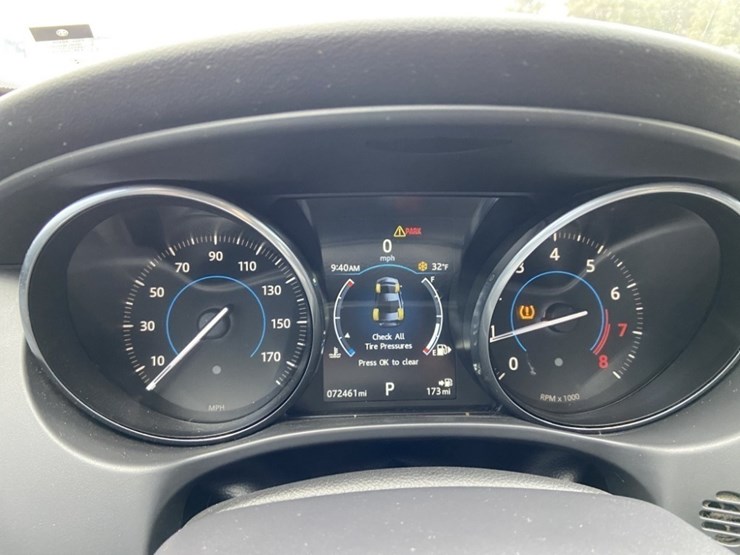 2017-jaguar-xe-25t-sedan-image-26