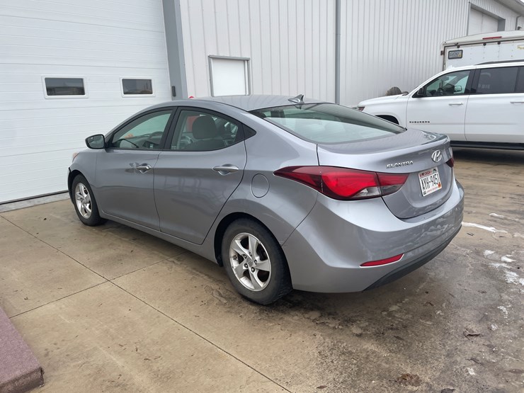 #1048-•-2015-hyundai-elantra-sedan-(has-wi-title)-image-6
