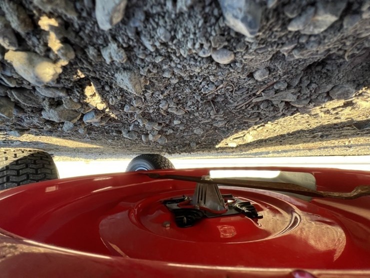 2023-craftsman-r110-ride-on-mower-image-12