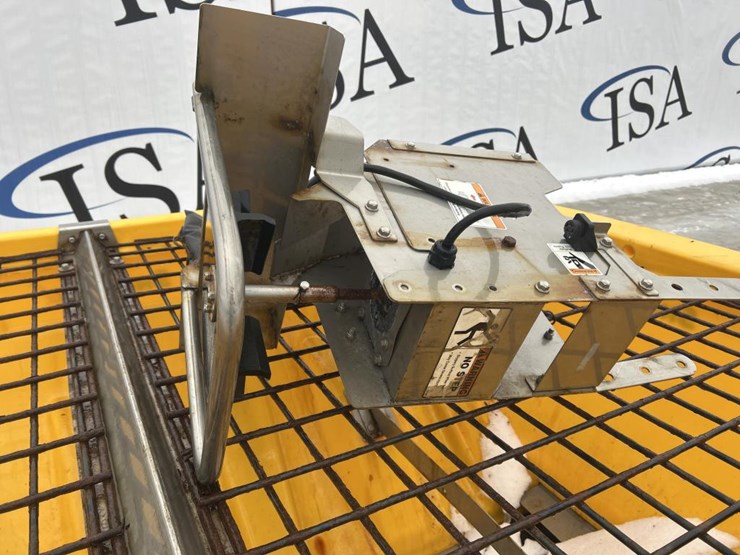 #5004-•-snowex-tailgate-hopper-salt/sand-spreader-image-18