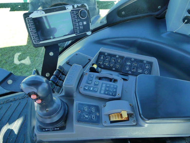 2017-versatile-260-image-13