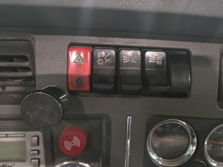 2017-kenworth-t680-image-69