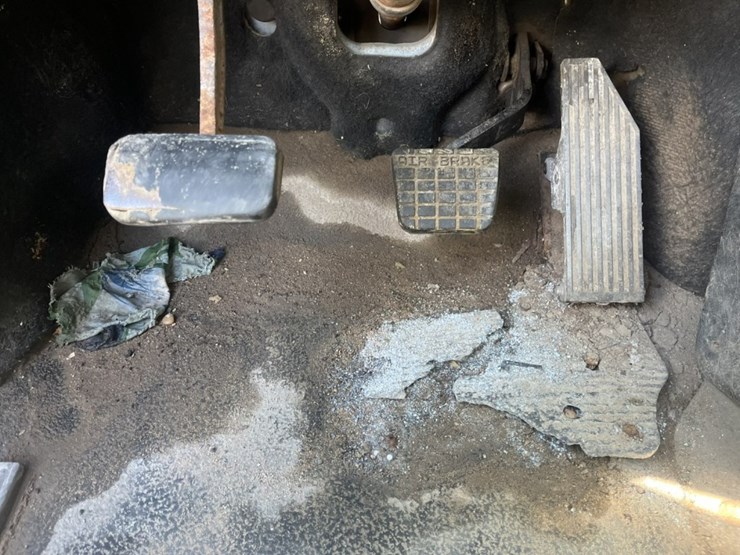 #1556-•-1999-mack-e7-460-day-cab-truck-tractor-image-55