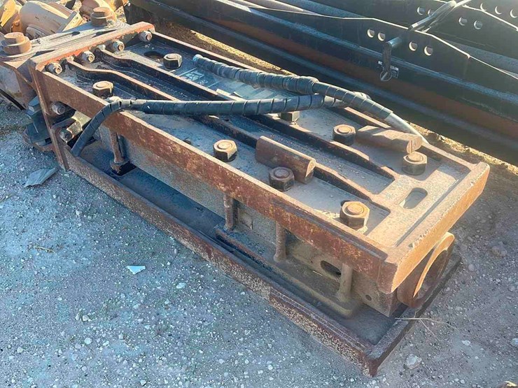 cat-b30-hydraulic-hammer-image-1