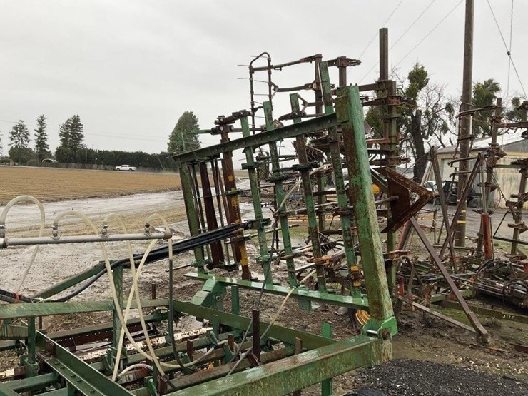 custom-3-pt-5-row-60"-fold-up-cultivator-image-15