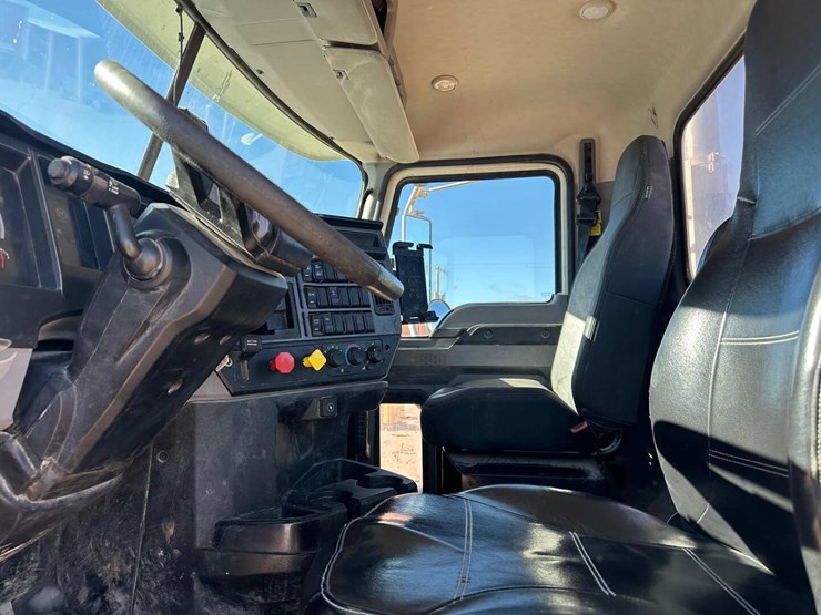 2020-mack-granite-image-6