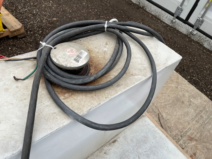 #1349-•-105-gallon-fuel-tank-with-electric-pump-image-3