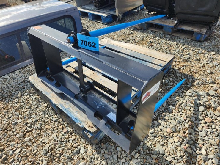 #6003-•-unused-stout-3-prong-skid-steer-bale-spear-image-3