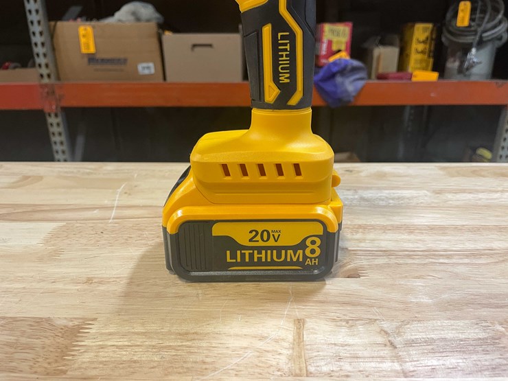 #2031-•-dewalt-style-reciprocating-saw-with-battery-(pr12)-image-4