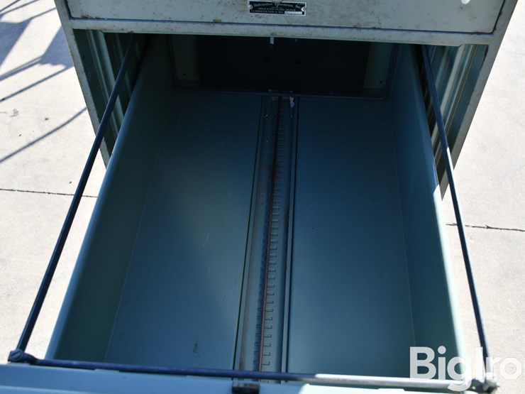 metal-filing-cabinet-image-10