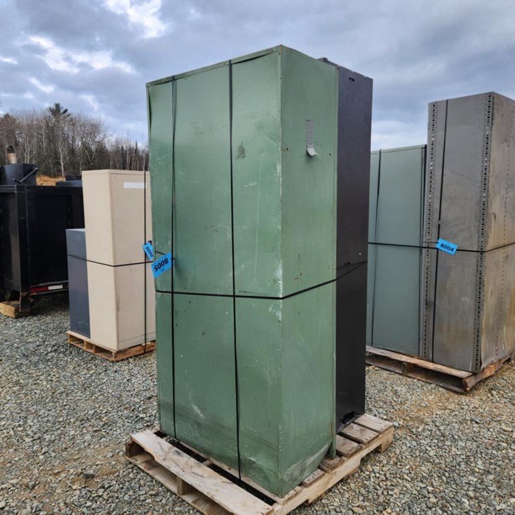 #6041 • (2) Cabinets