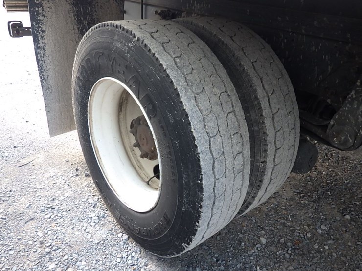 2020-hino-268a-image-7