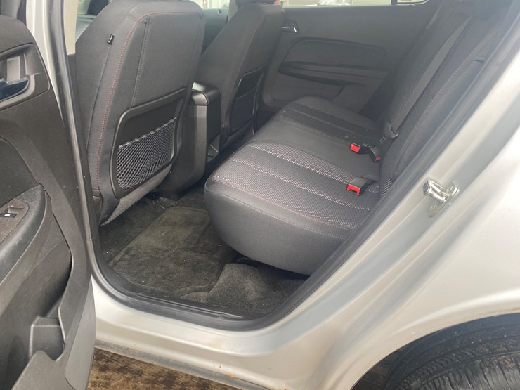 2015-chevrolet-equinox-lt-image-15