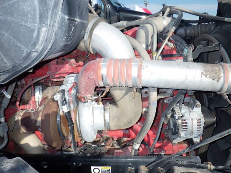 2017-peterbilt-587-image-30