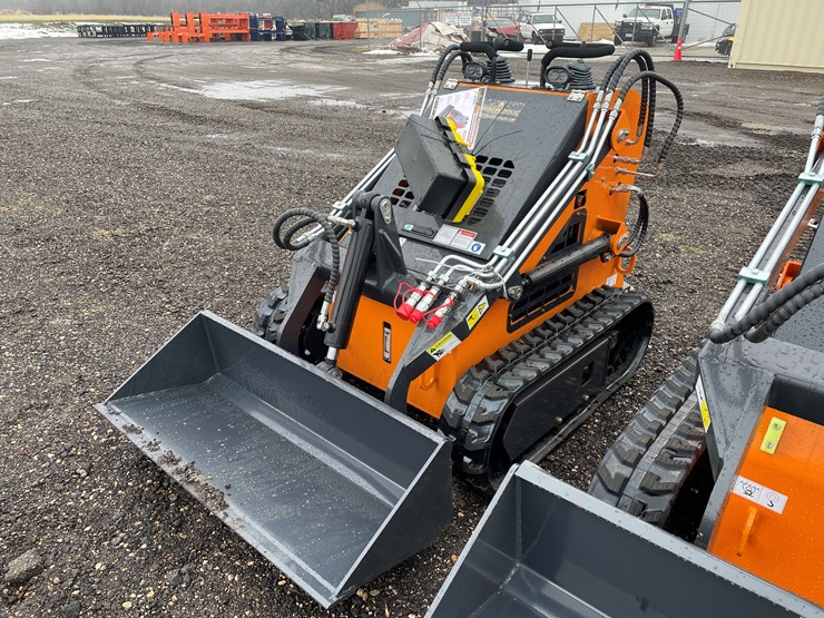 #1313-•-unused,-landhonor-mini-skidsteer-loader-image-1