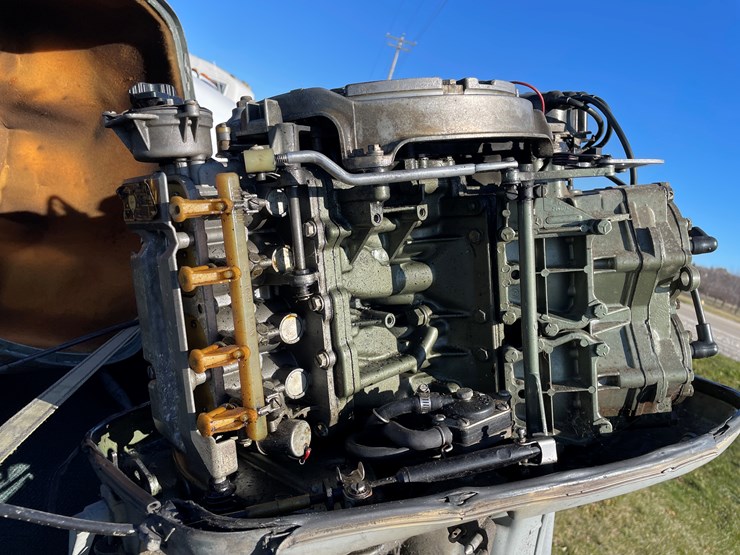 #1300-•-1953-crestliner-v4tl-aluminum-fishing-boat-with-trailer-(has-wi-title)-image-19