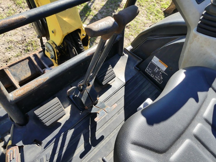 2016-yanmar-vio25-image-13