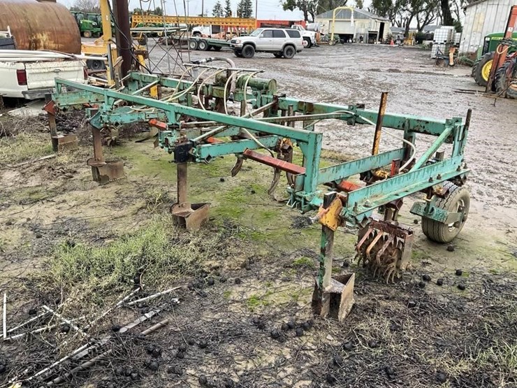 custom-3-pt-3-row-60"-cultivator-image-5